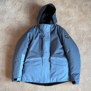 Women's sz M Ski-Doo jacket.   Not sure this was even worn.